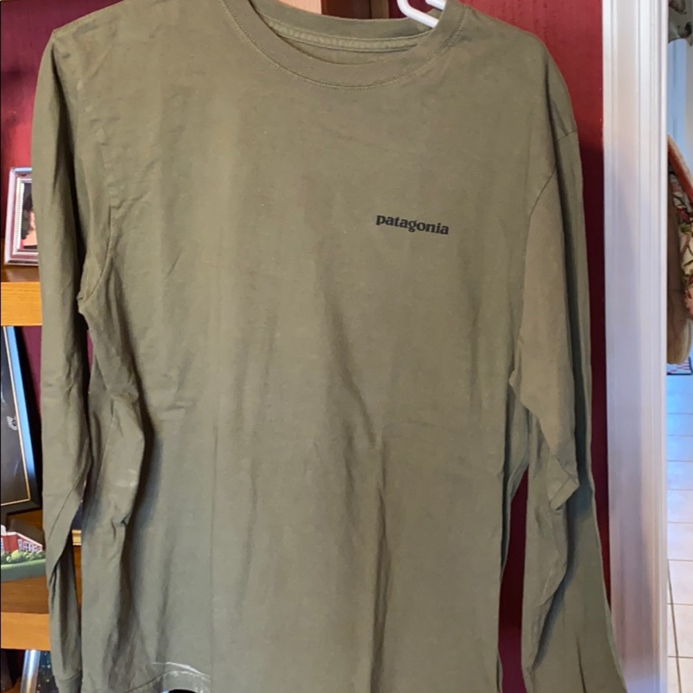 Patagonia men’s small tshirt
